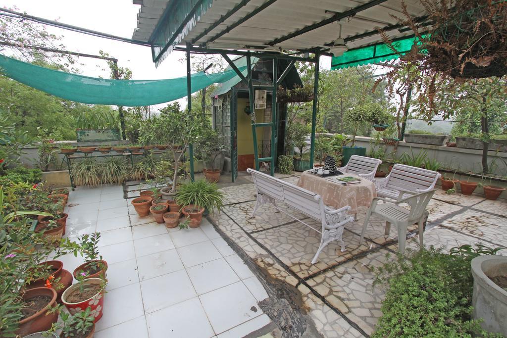 Nina Kochhar'S Homestay Нью-Дели Экстерьер фото