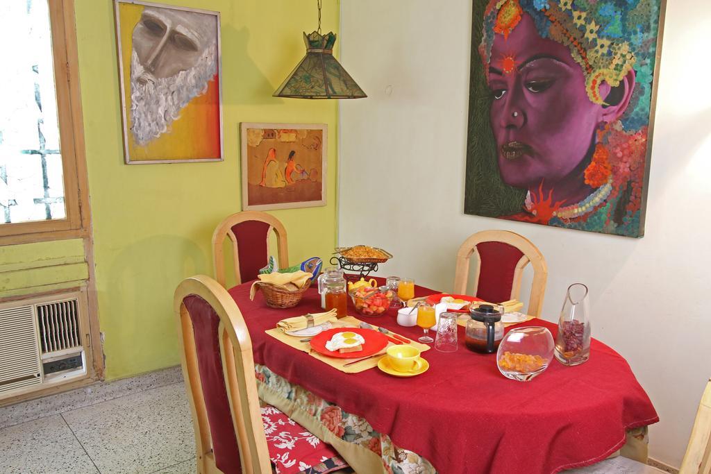 Nina Kochhar'S Homestay Нью-Дели Экстерьер фото