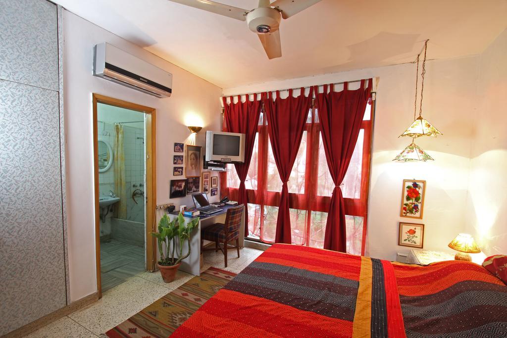 Nina Kochhar'S Homestay Нью-Дели Номер фото